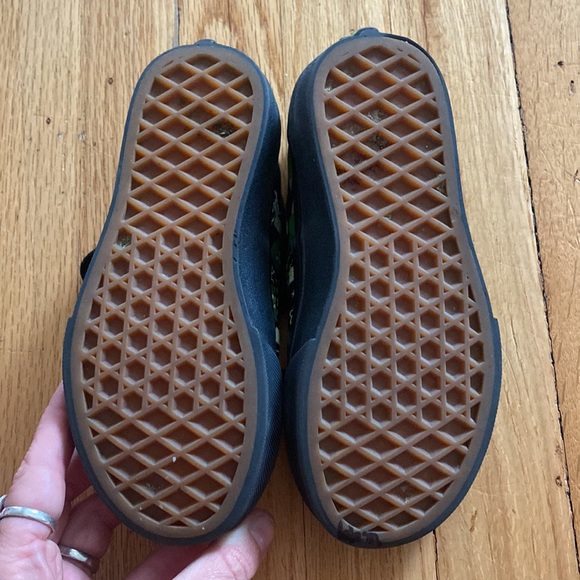 Simpsons xVans glow in the dark slip ons - Picture 4 of 5